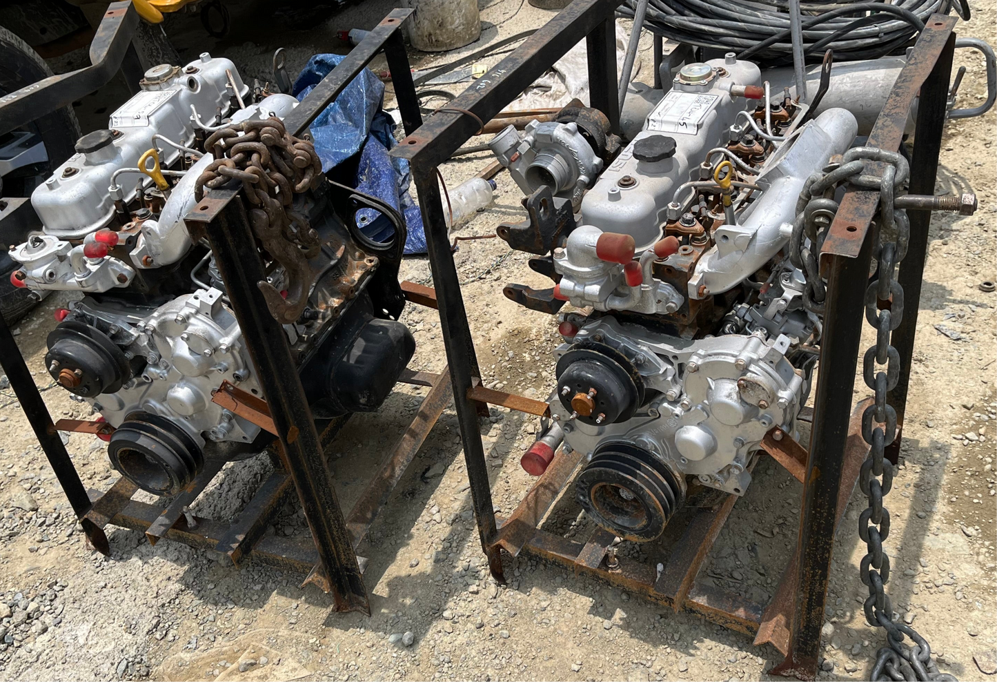 Un motor Isuzu 4jb1 (una unidad)