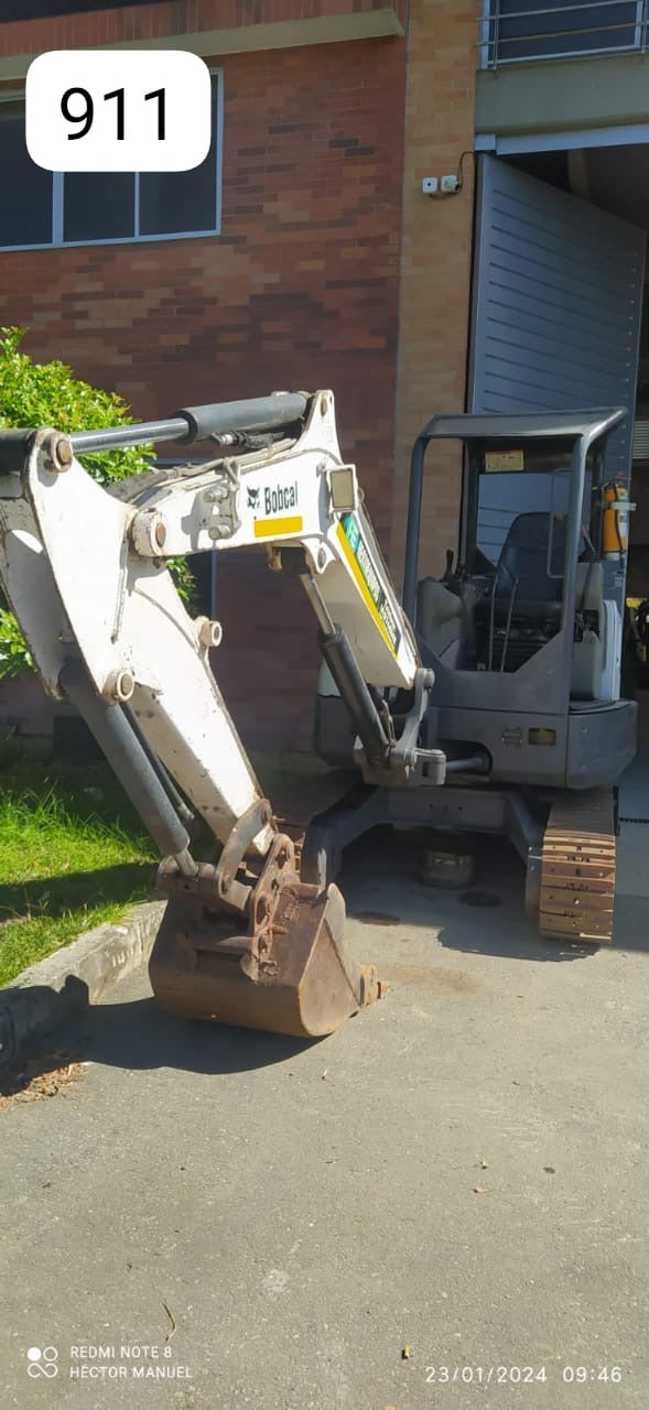 Miniexcavadora Bobcat B911 año 2014