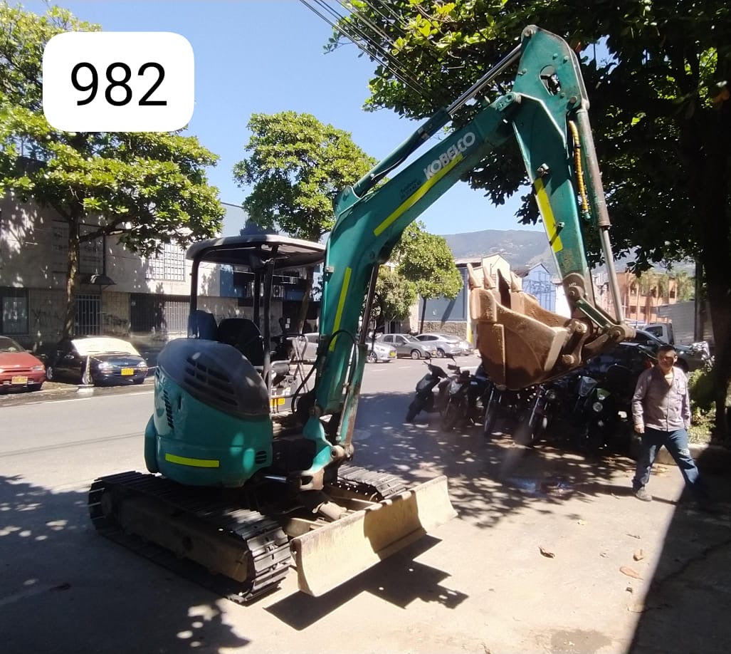 Miniexcavadora Kobelco SK35SR-6 año 2015