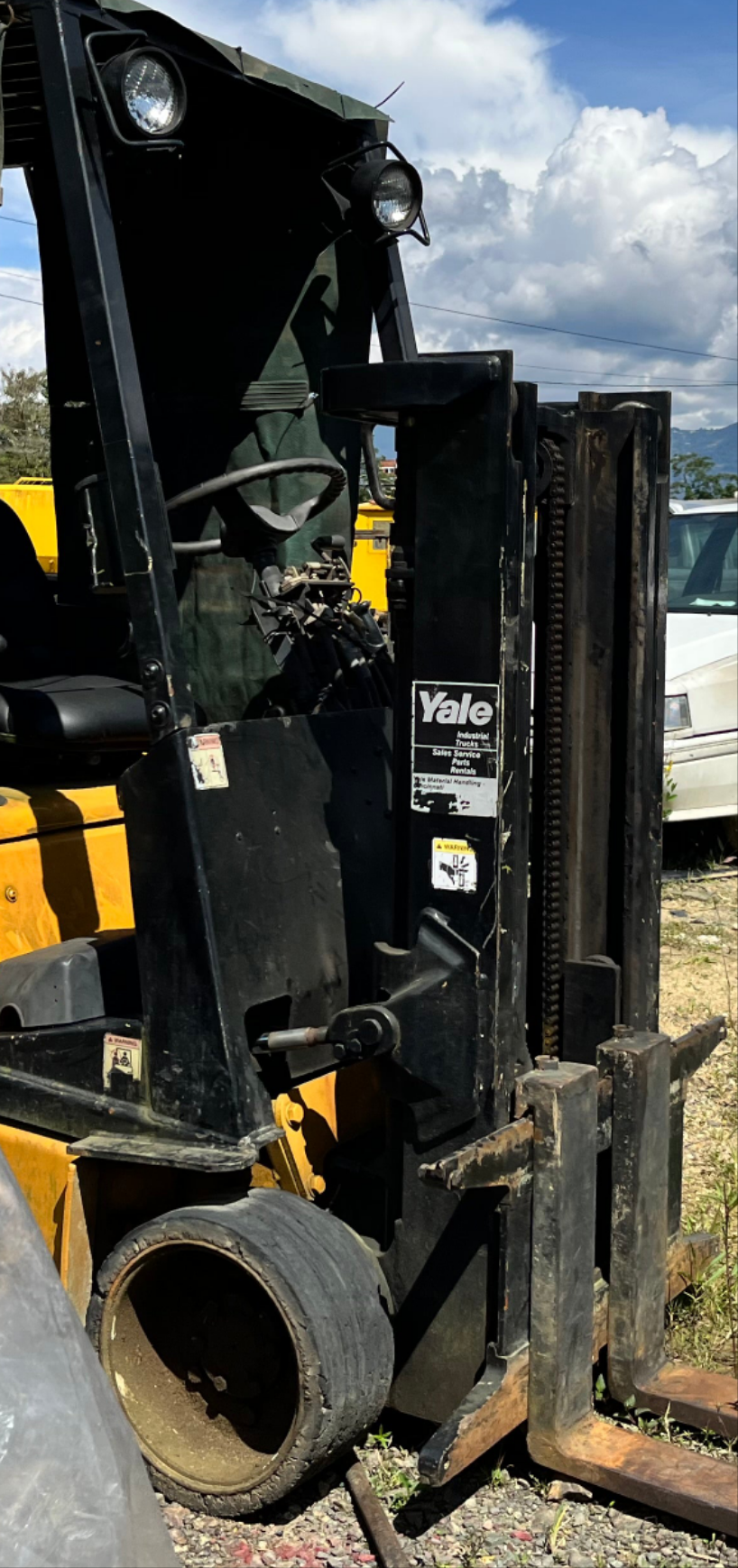 Montacargas YALE de 4.000 libras, a gas
