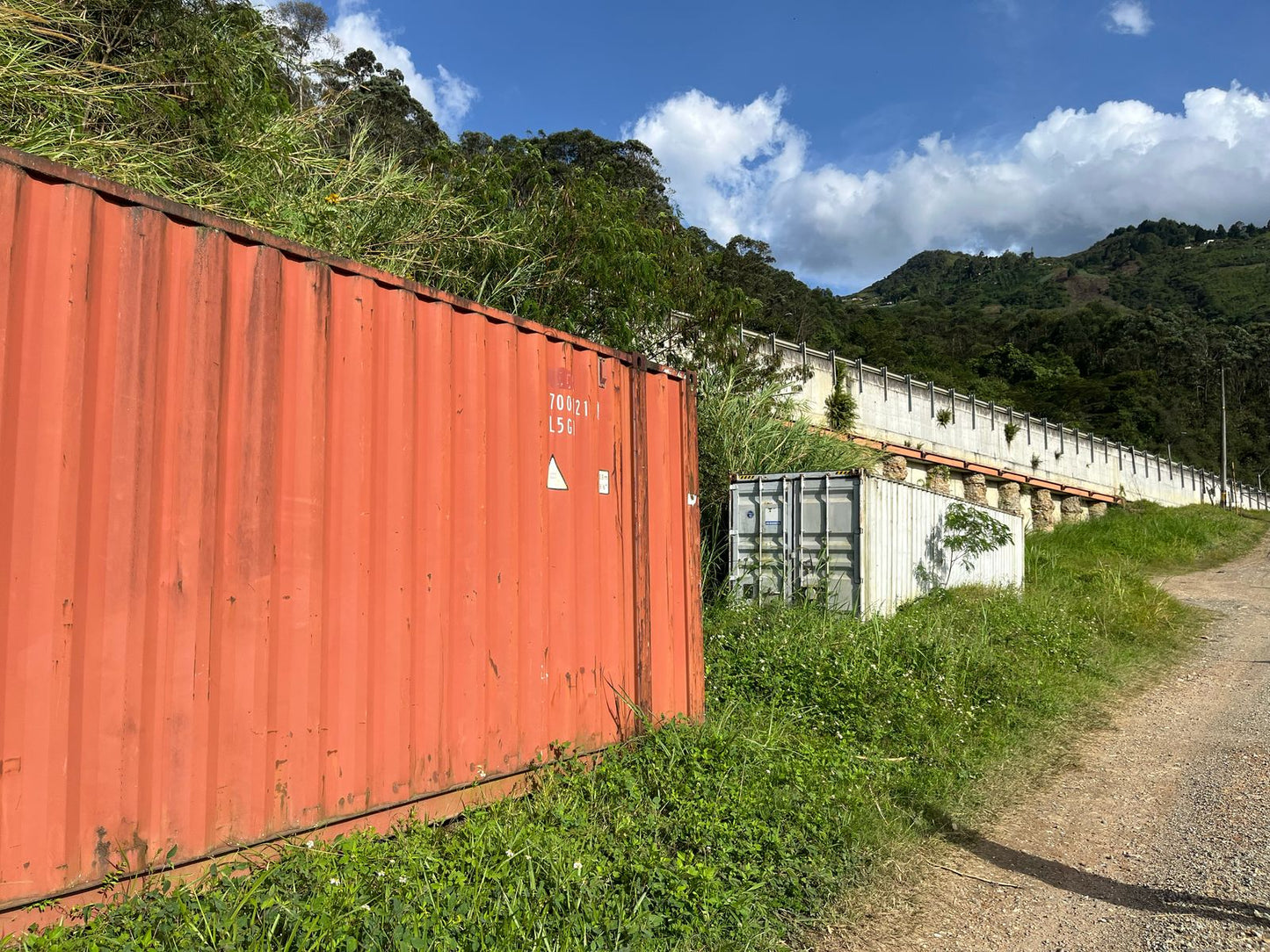 LOTE # 13 CONTENEDOR HC BLANCO