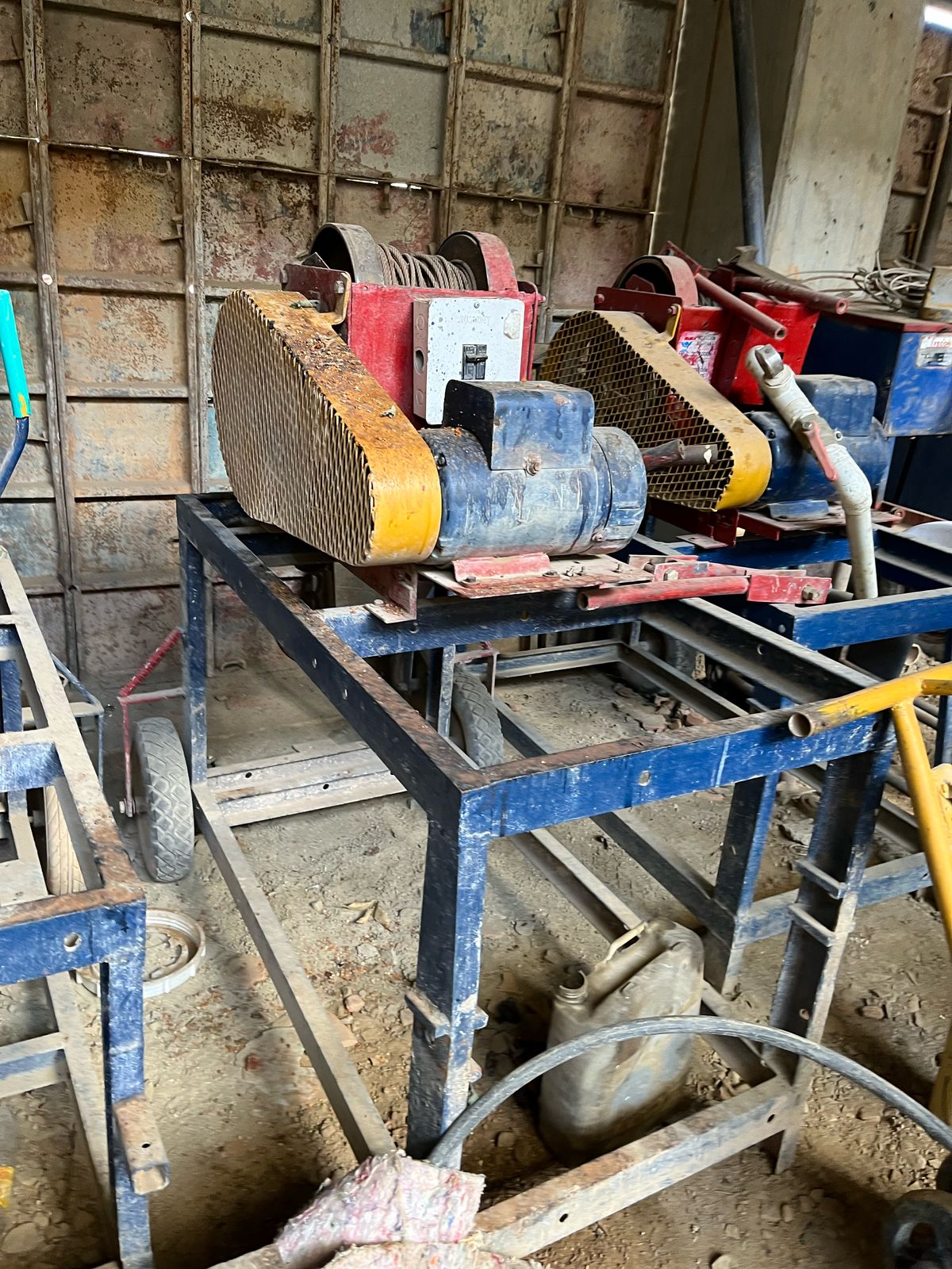 LOTE # 16 PLUMA GRUA MOVIL 250 KILOS