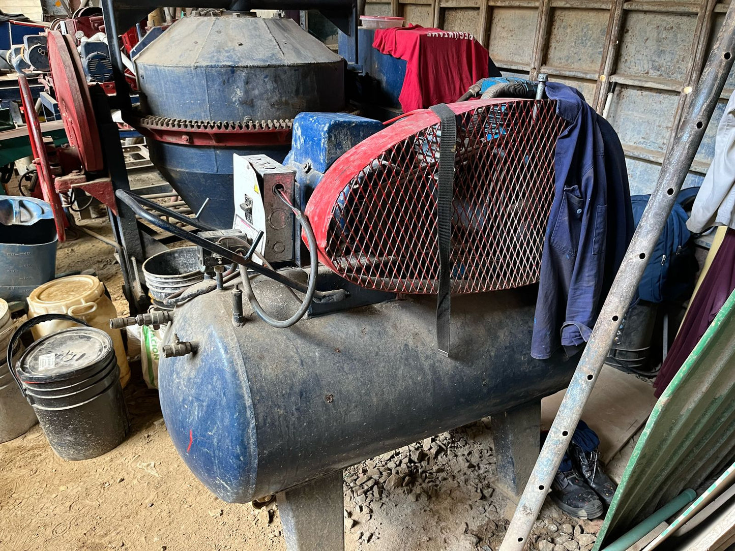 LOTE # 13 COMPRESOR DE AIRE ELECTRICO