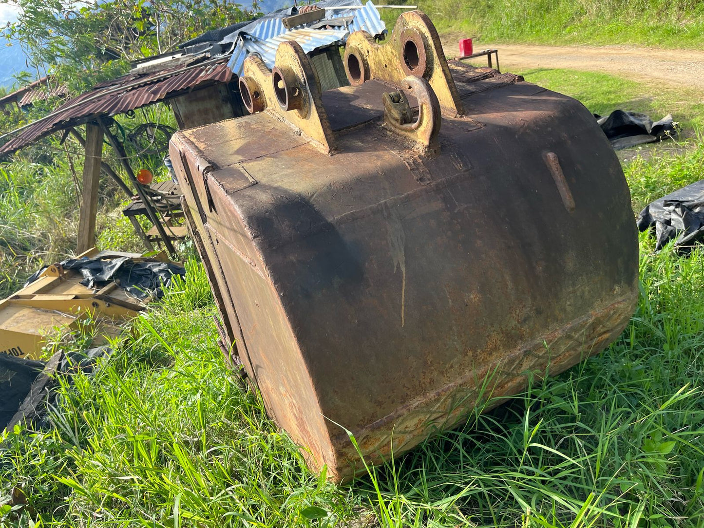 LOTE # 05 BALDE PARA EXCAVADORA