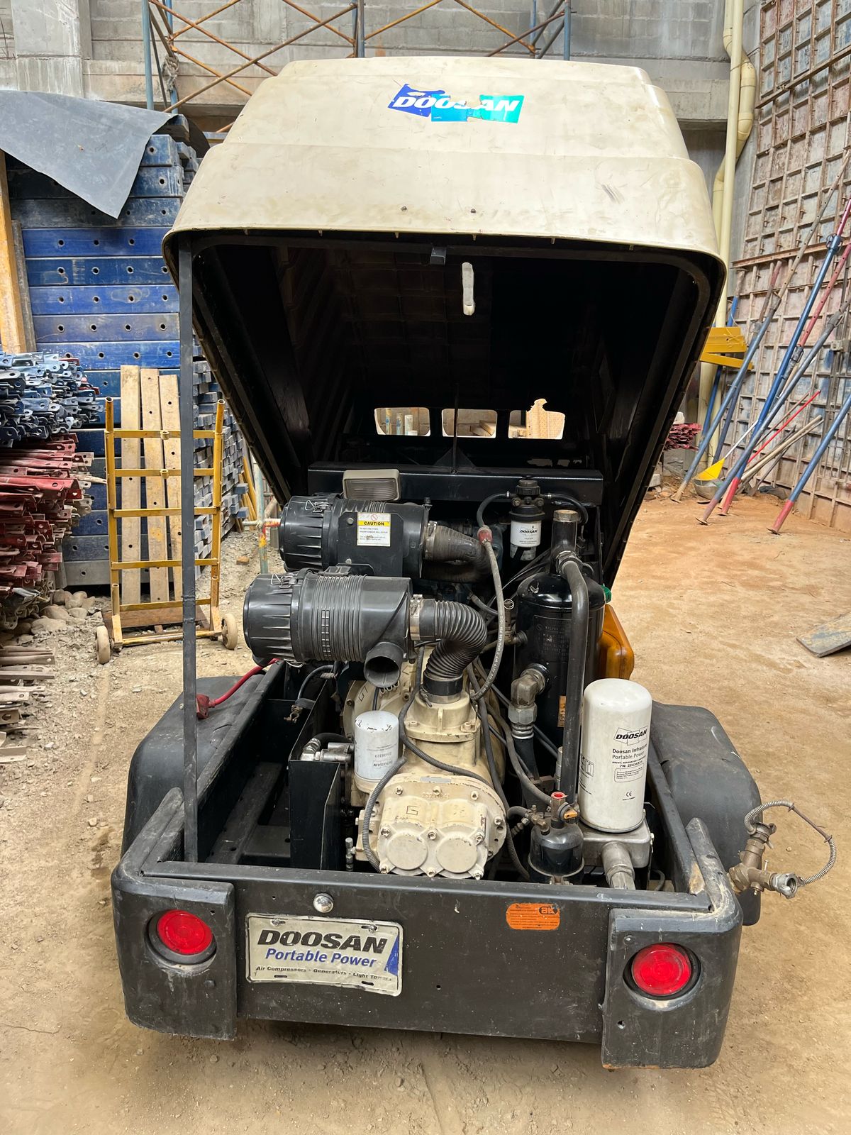LOTE # 04 COMPRESOR DOOSAN C185 CFM