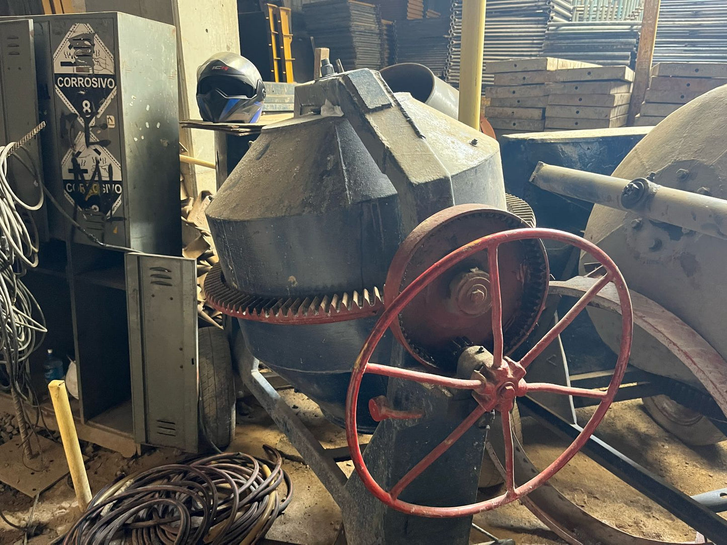 LOTE # 12 CONCRETADORA DE 2 SACOS