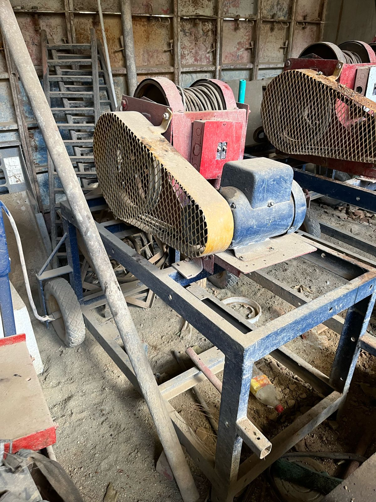 LOTE # 15 PLUMA GRUA MOVIL 250 KILOS