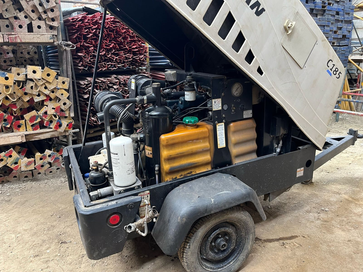 LOTE # 04 COMPRESOR DOOSAN C185 CFM
