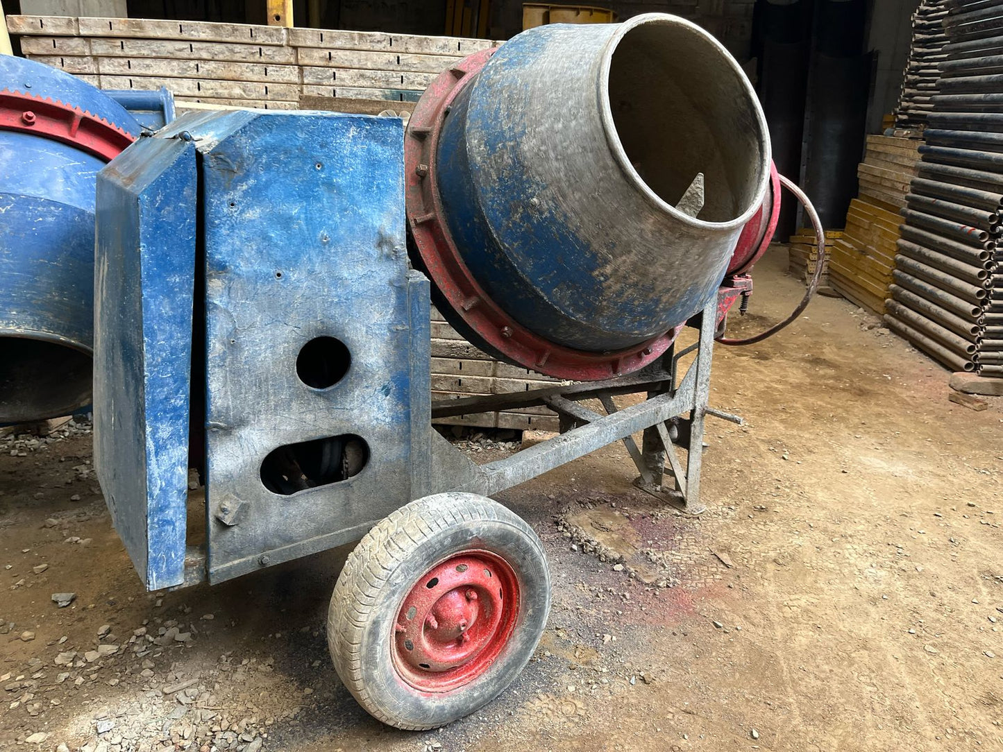 LOTE # 07 CONCRETADORA DE 2 SACOS