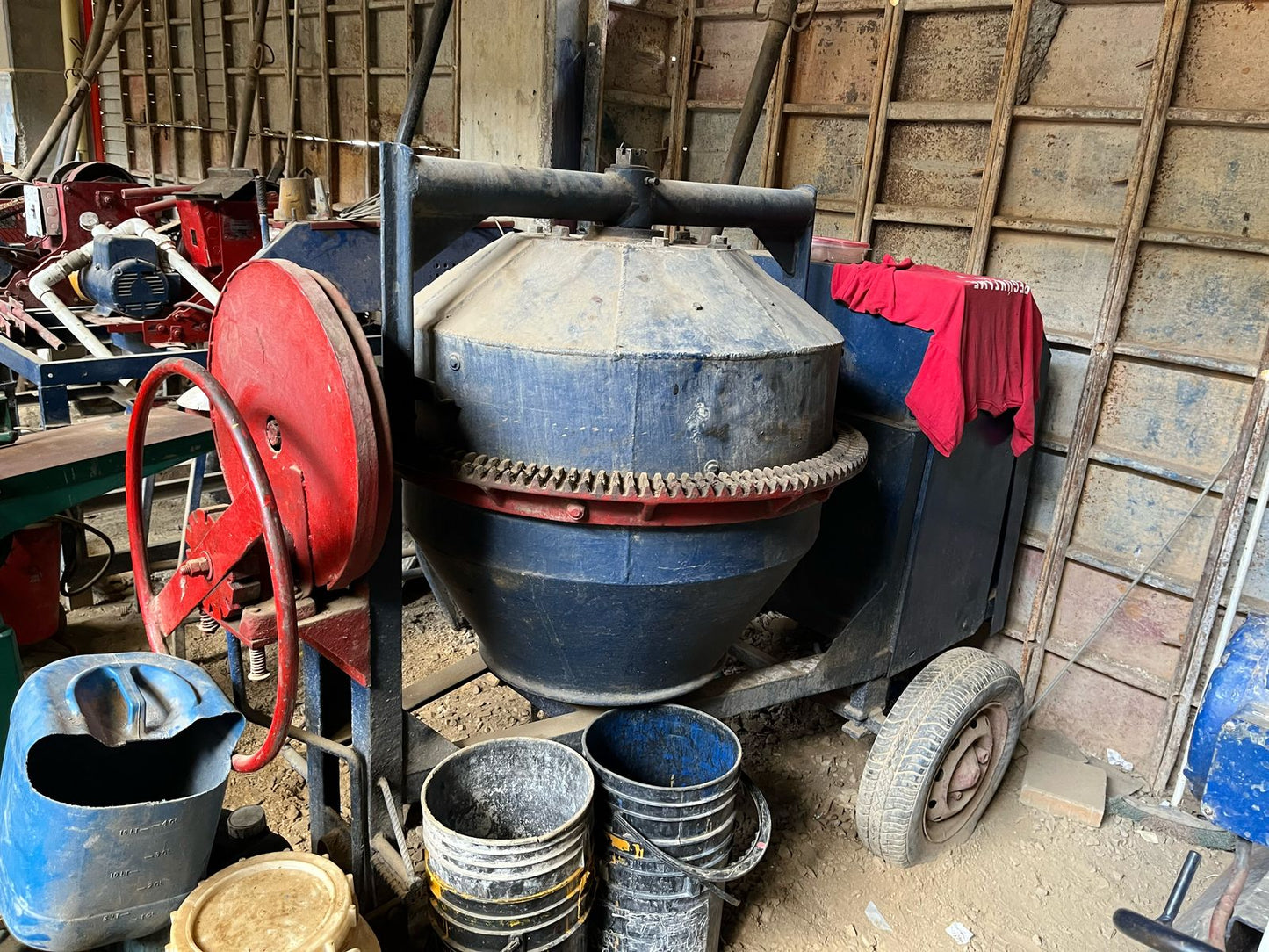 LOTE # 10 CONCRETADORA DE 2 SACOS