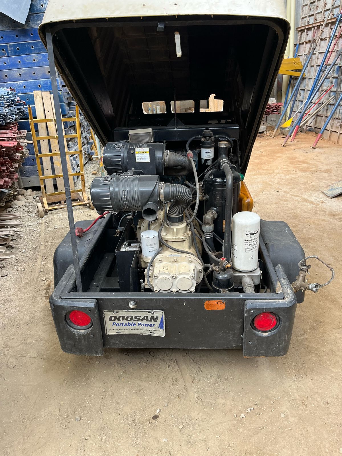 LOTE # 04 COMPRESOR DOOSAN C185 CFM