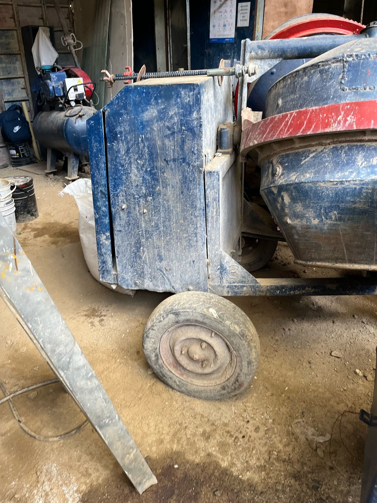 LOTE # 09 CONCRETADORA DE 2 SACOS