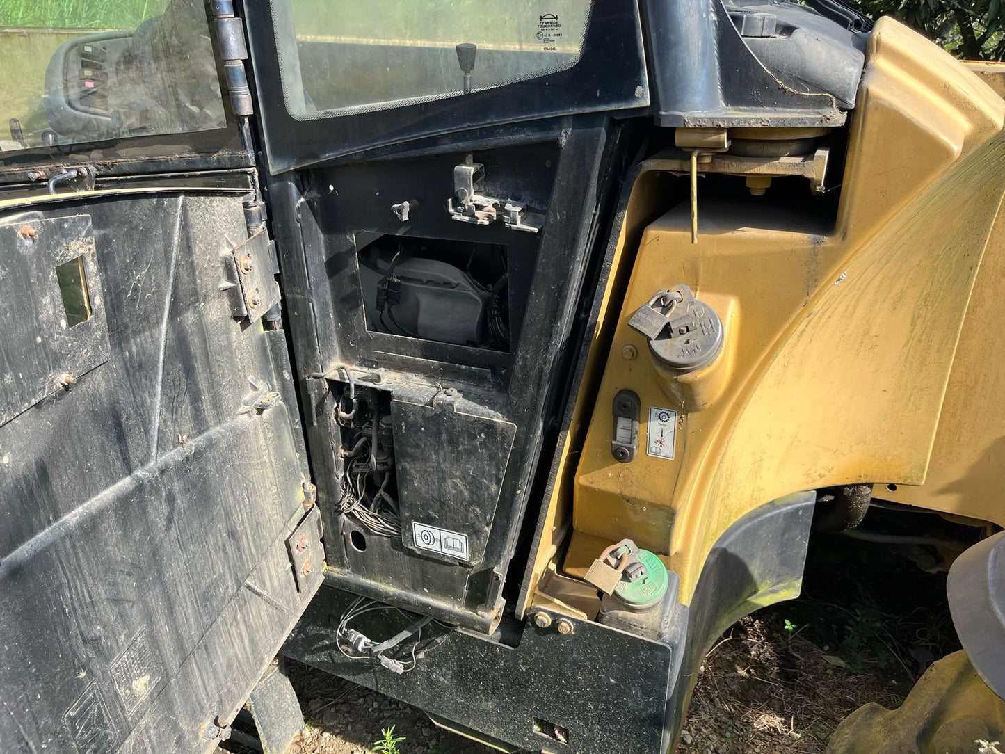 LOTE # 01 TELEHANDLER CATERPILLAR