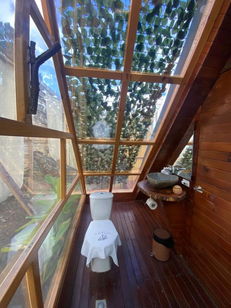 Venta de finca Hotel con Glamping rentando en girardota area 5.037 m2