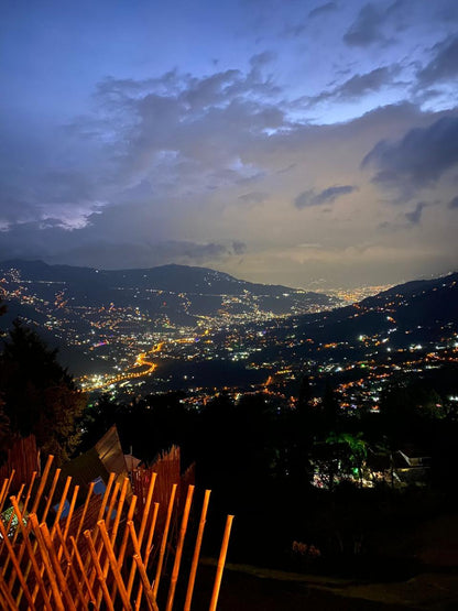 Venta de finca Hotel con Glamping rentando en girardota area 5.037 m2