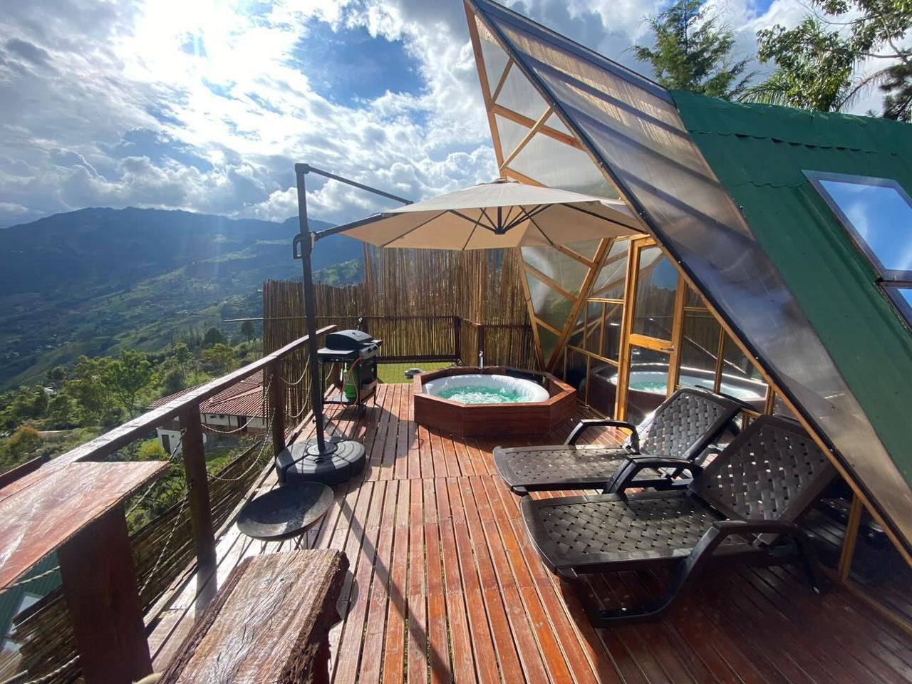 Venta de finca Hotel con Glamping rentando en girardota area 5.037 m2