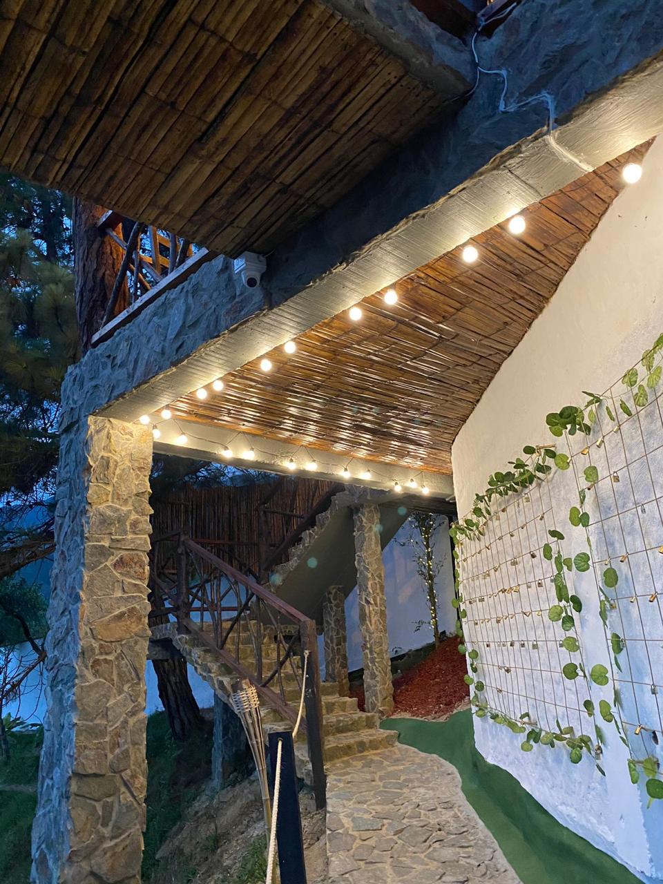 Venta de finca Hotel con Glamping rentando en girardota area 5.037 m2