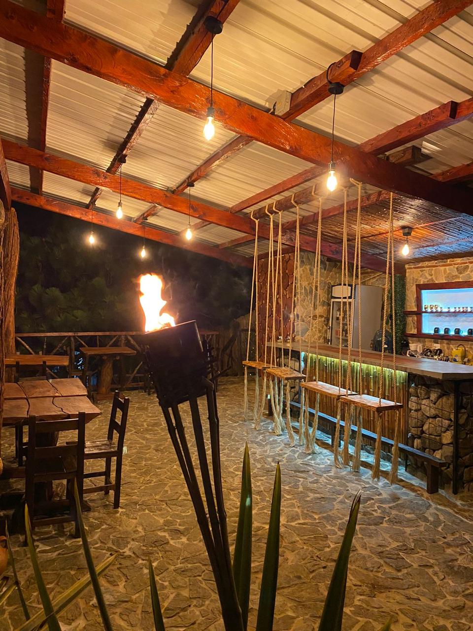 Venta de finca Hotel con Glamping rentando en girardota area 5.037 m2